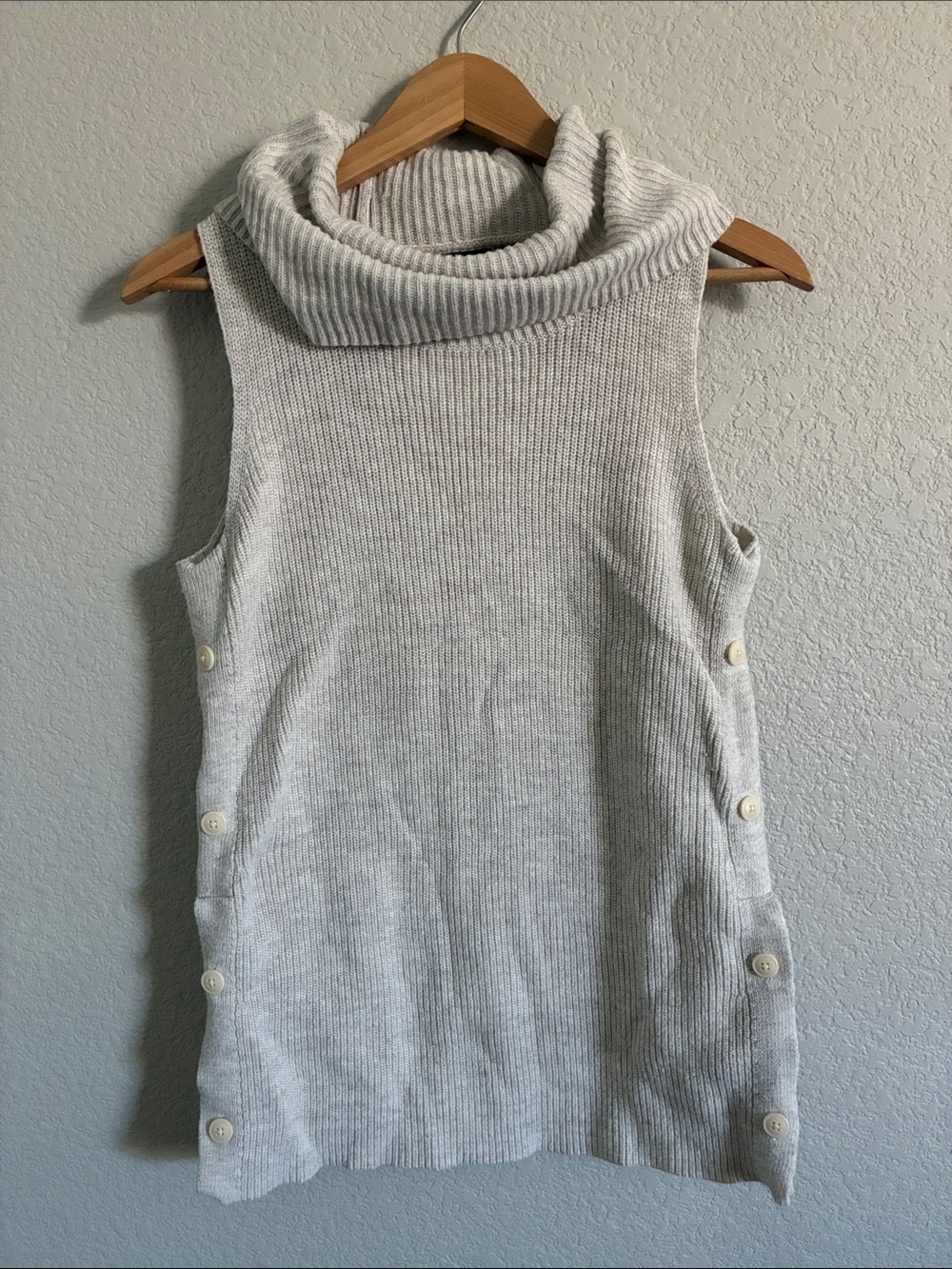 Banana Republic sleeveless sweater